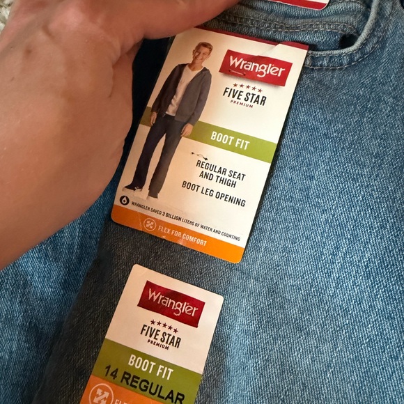 Wrangler Men's Relaxed Fit Light Blue Jeans - Picture 6 of 7